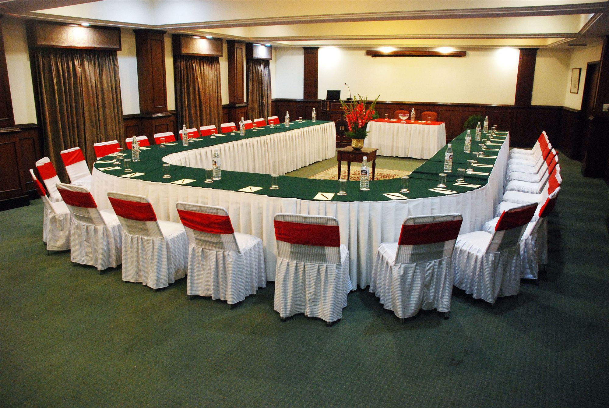 The Manu Maharani Hotel Nainital Bagian luar foto